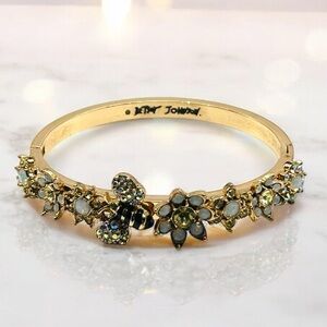🌼 Betsey Johnson Vintage Gold Tone Crystal Bumblebee Flower Bangle Bracelet 7”